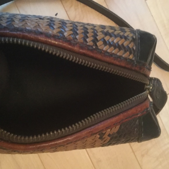 Banana Republic Rattan Small Crossbody Bag - Picture 4 of 5